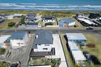 17 Marine Parade, Foxton Beach