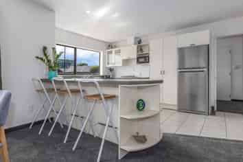 136 Guildford Drive, PARAPARAUMU BEACH