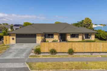 136 Guildford Drive, PARAPARAUMU BEACH