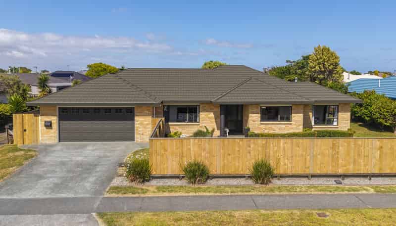 136 Guildford Drive, PARAPARAUMU BEACH
