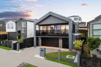 16 Pakirikiri Street, Long Bay