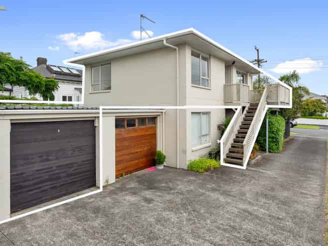 3/132 Victoria Road, Devonport