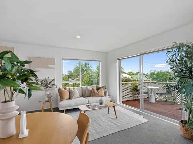 3/132 Victoria Road, Devonport