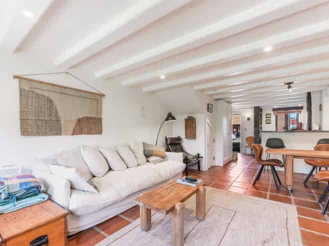 3/6 Quiet Woman Way, Monaco