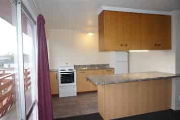 2/122 Herbert Street , Gladstone