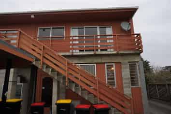 2/122 Herbert Street , Gladstone