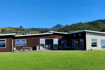 4 Ekuarangi Place, Oakura