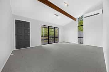 77 Meadowvale Rise, Titirangi