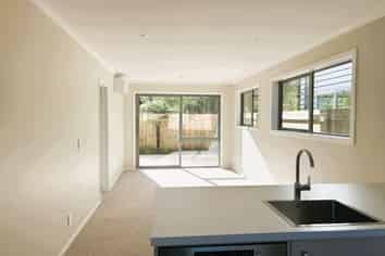 4/10 Marion Street, Silverstream