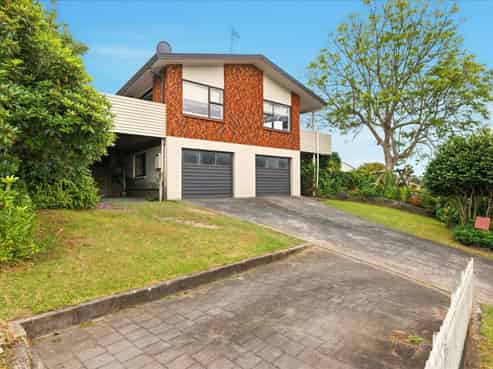 49 Heron Avenue East, Matua