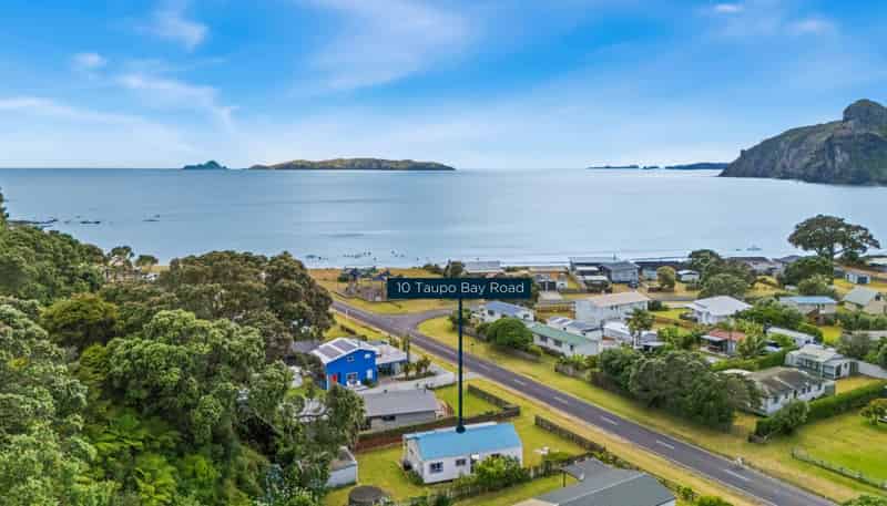 10 Taupo Bay Road, Taupo Bay