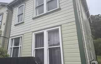 2a Russell Terrace, Newtown