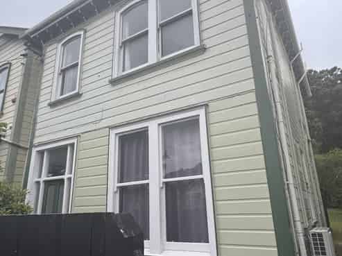 2a Russell Terrace, Newtown