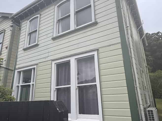 2a Russell Terrace, Newtown