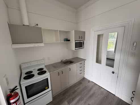 2a Russell Terrace, Newtown