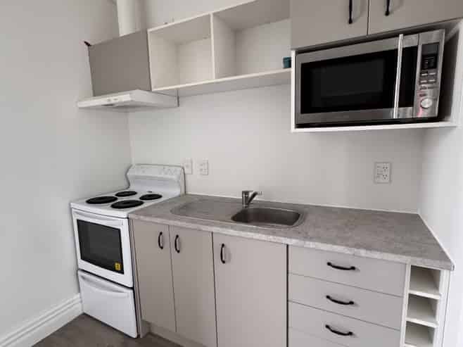 2a Russell Terrace, Newtown