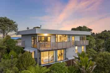 12 Victory Road, Laingholm