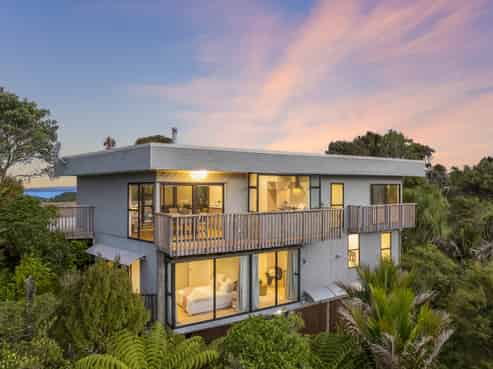 12 Victory Road, Laingholm