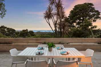 12 Victory Road, Laingholm