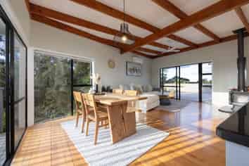 12 Victory Road, Laingholm