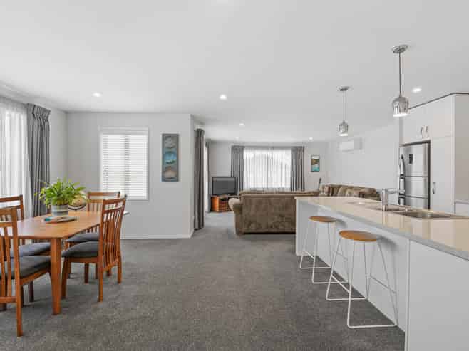 2 Dakota Place, Burleigh