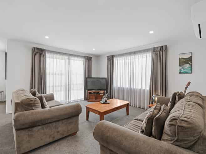 2 Dakota Place, Burleigh