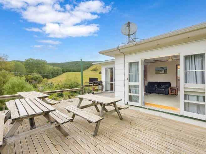 1396 State Highway 1, Kaiwaka