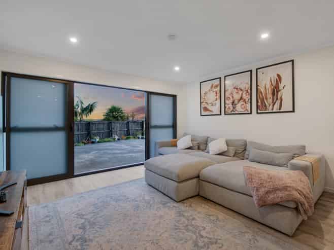 42 Albatross Road, Red Beach