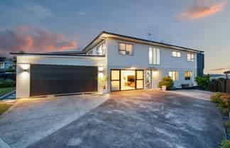 42 Albatross Road, Red Beach