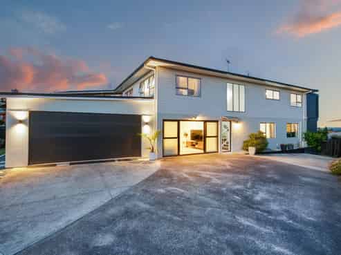 42 Albatross Road, Red Beach