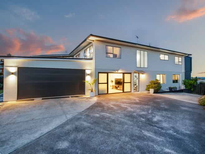 42 Albatross Road, Red Beach