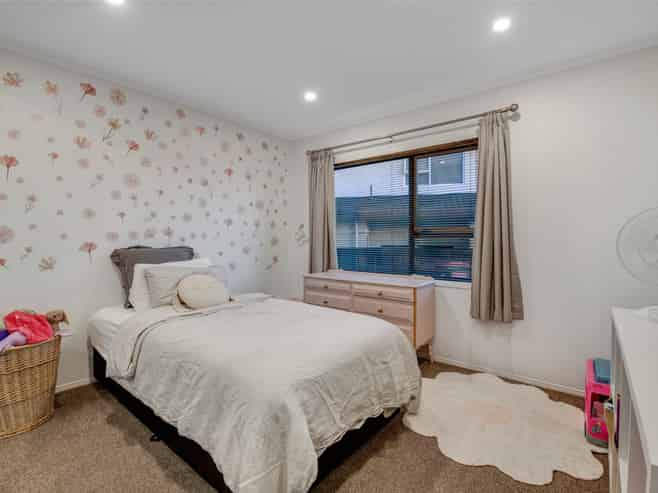 42 Albatross Road, Red Beach