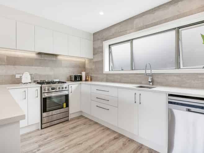 42 Albatross Road, Red Beach