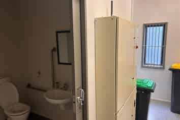 Busy Hub Ideal for Health, Retail, or Office