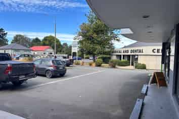 Busy Hub Ideal for Health, Retail, or Office