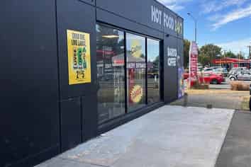 Busy Hub Ideal for Health, Retail, or Office