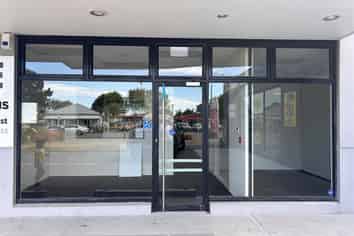 Busy Hub Ideal for Health, Retail, or Office