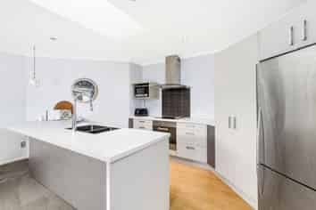 16A Dunsford Close, HALSWELL