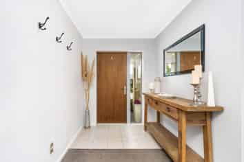 16A Dunsford Close, HALSWELL