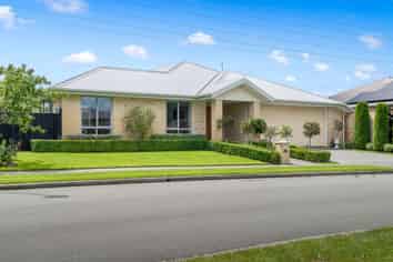 16A Dunsford Close, HALSWELL