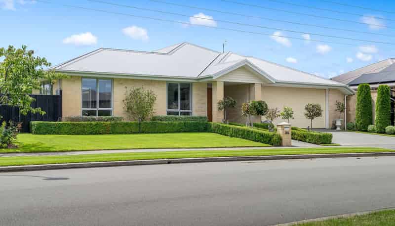 16A Dunsford Close, HALSWELL