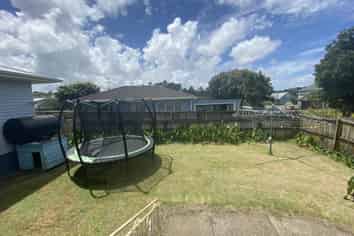 100 Triangle Road, Massey