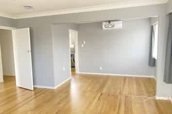 100 Triangle Road, Massey