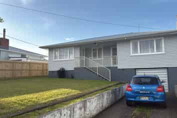 100 Triangle Road, Massey
