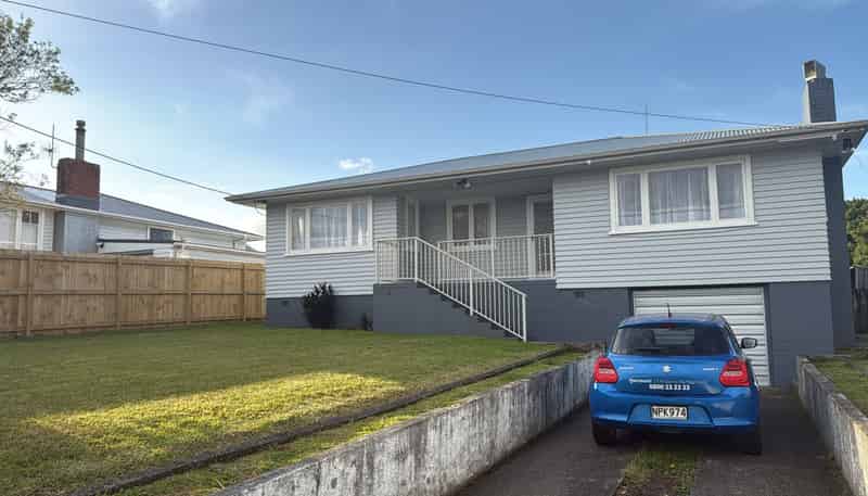 100 Triangle Road, Massey