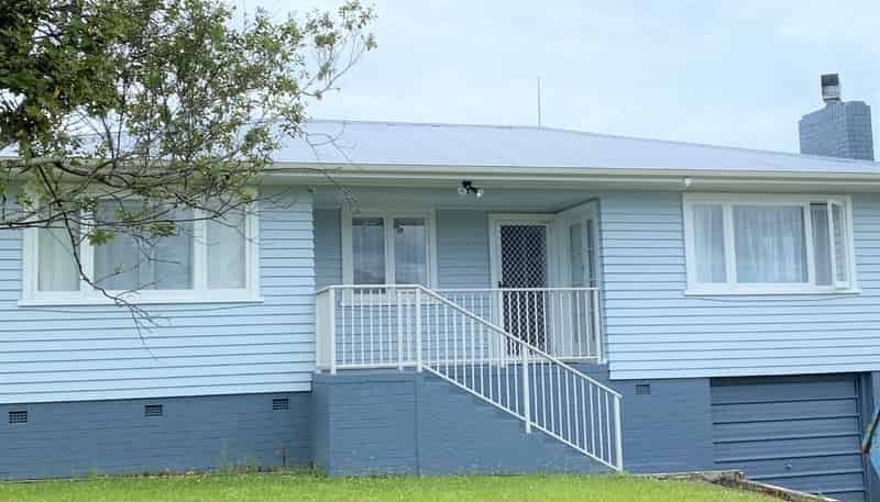 100 Triangle Road, Massey