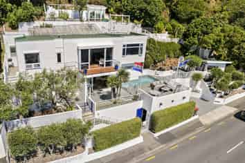 709 Marine Drive, Eastbourne