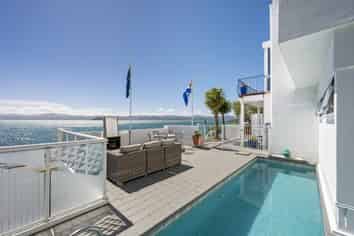 709 Marine Drive, Eastbourne