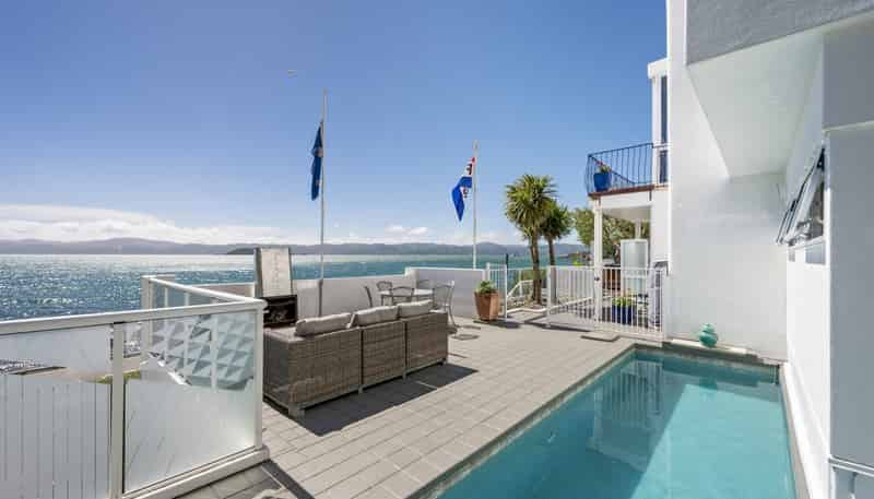 709 Marine Drive, Eastbourne