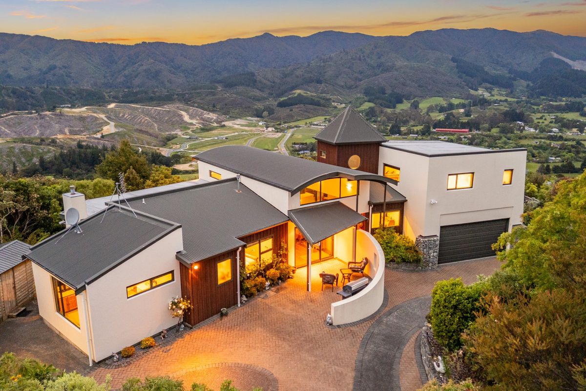 Views That Wow. Living That Delivers - Flere